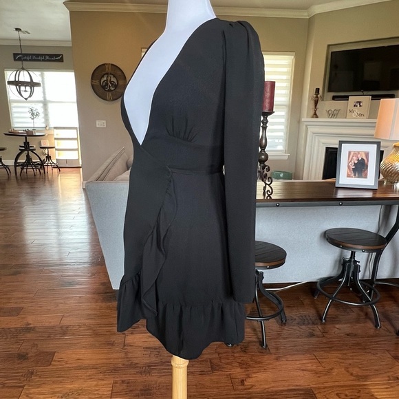 ASOS Design Black Ruffle Wrap Dress Size 4 Deep Plunging V-Neck Short Above Knee - Picture 16 of 16